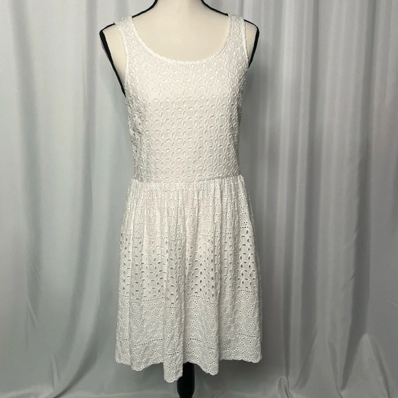 Old Navy Bright White Eyelet Fit and Flare Dress - size 6 - Picture 3 of 9
